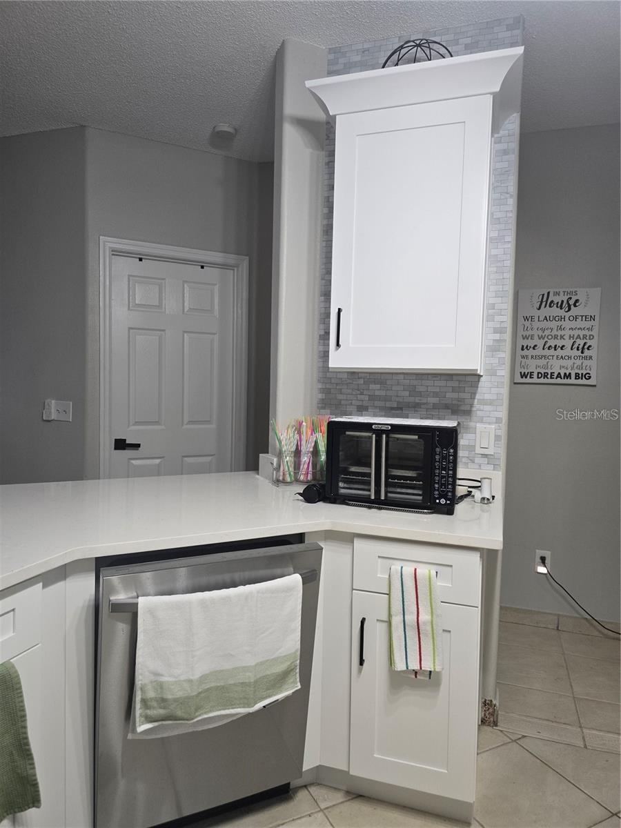 Image 4 of 4 For 330 Graystone Boulevard