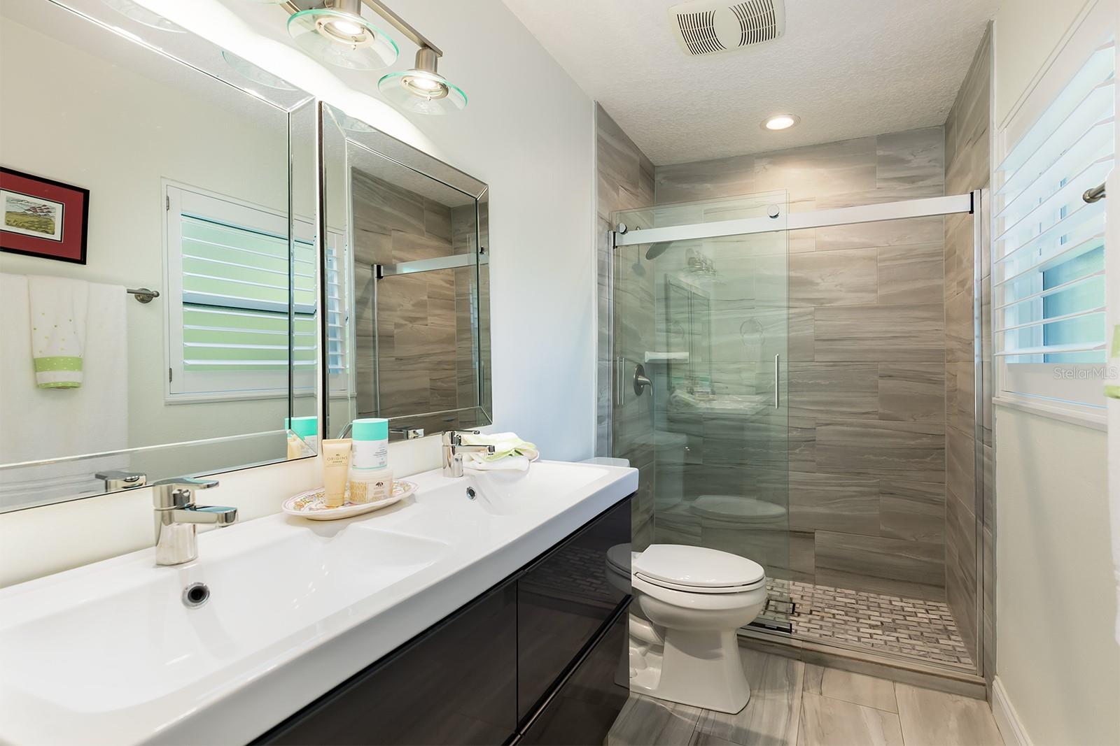 Image 21 of 48 For 2415 Eaton Lane