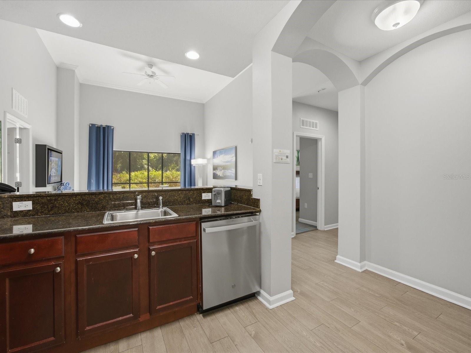 Image 11 of 51 For 14501 Grove Resort Avenue 1114