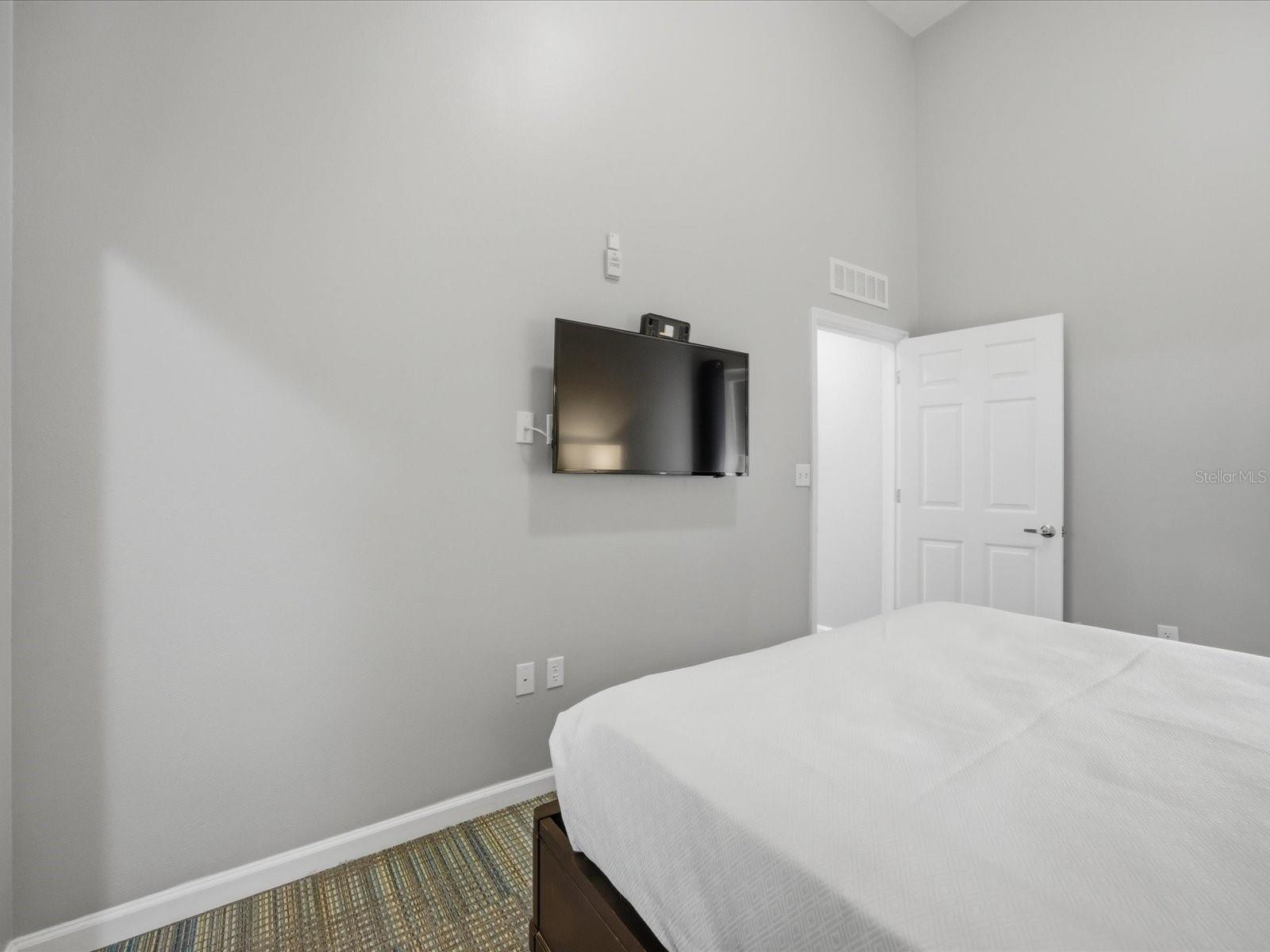 Image 27 of 51 For 14501 Grove Resort Avenue 1114