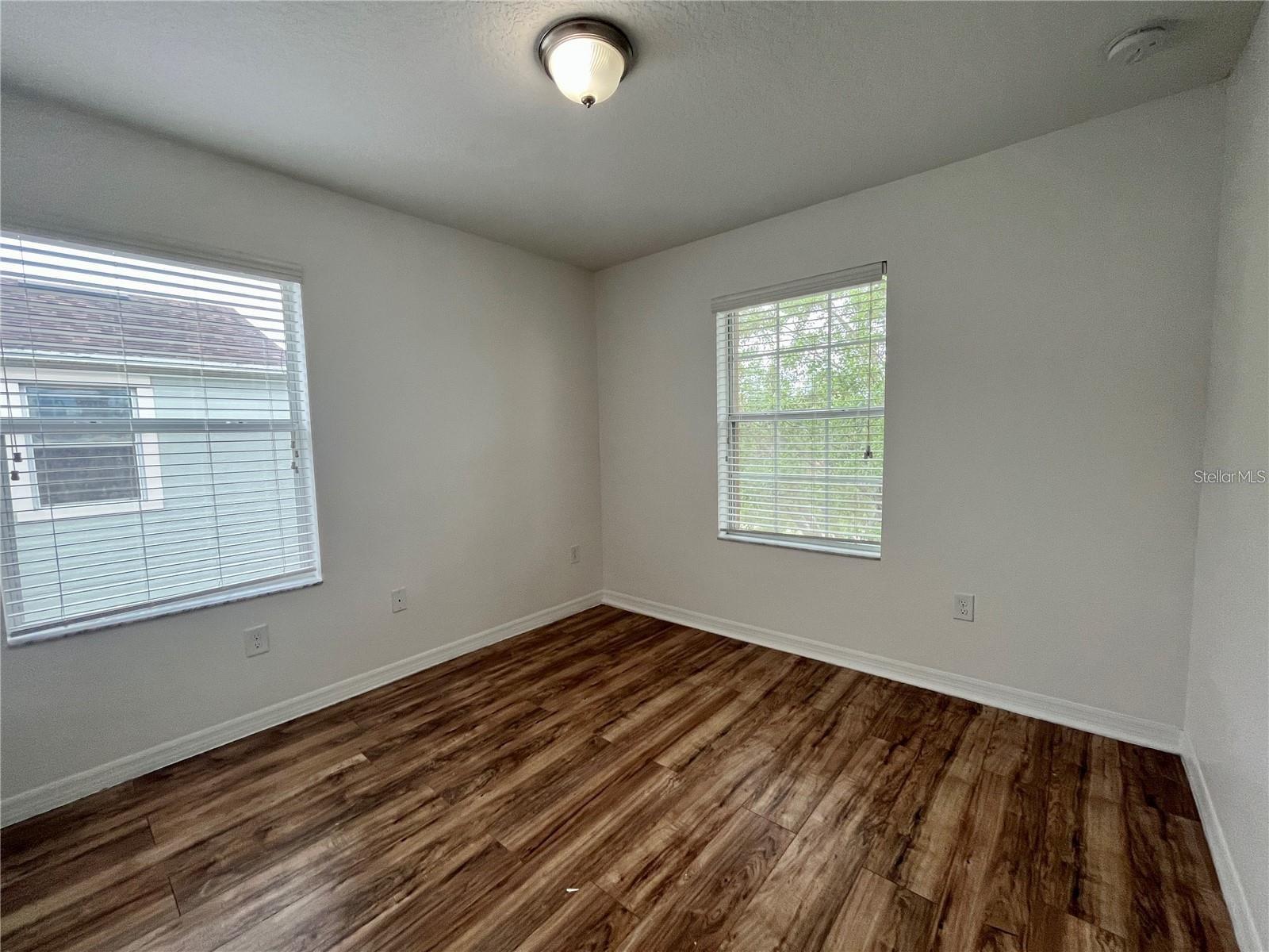 Image 17 of 19 For 10935 Savannah Landing Circle