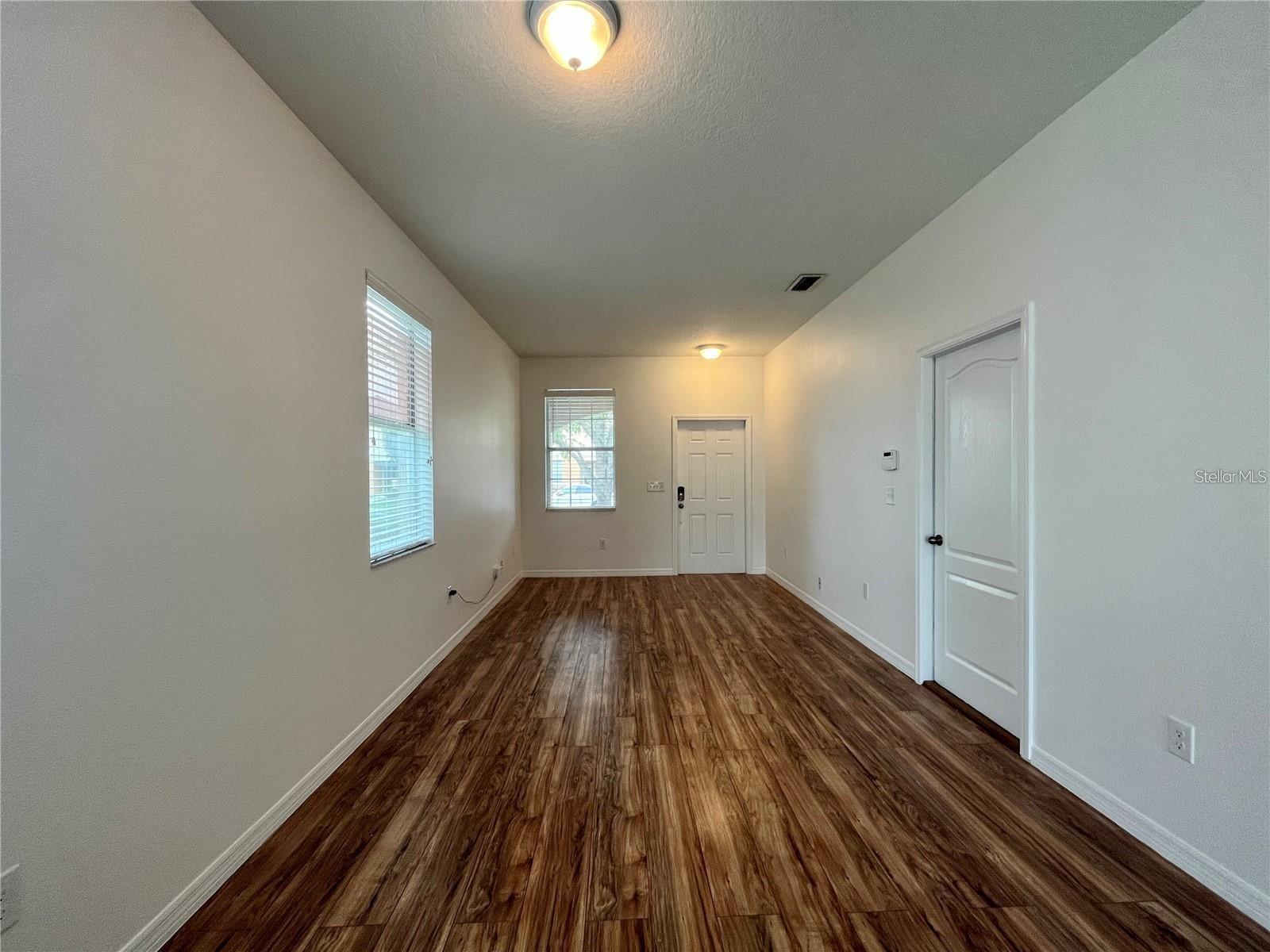 Image 3 of 19 For 10935 Savannah Landing Circle