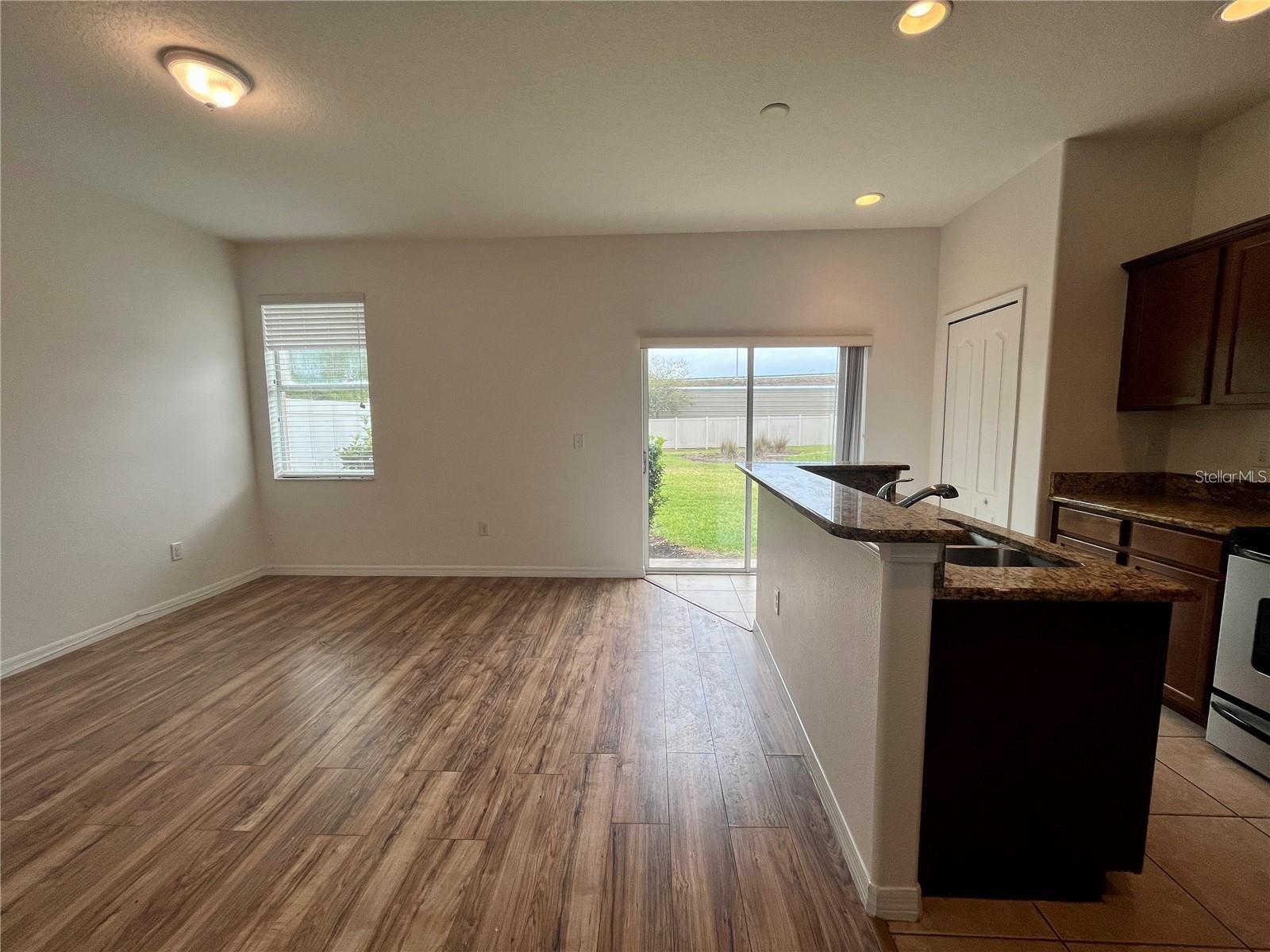Image 4 of 19 For 10935 Savannah Landing Circle