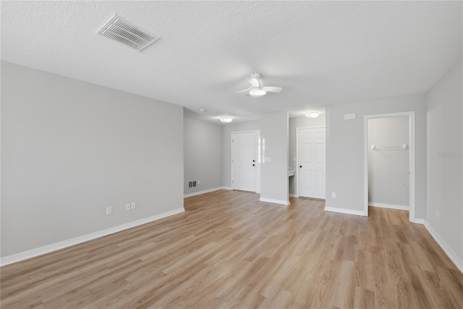 Image 16 of 47 For 4571 Calumet Drive