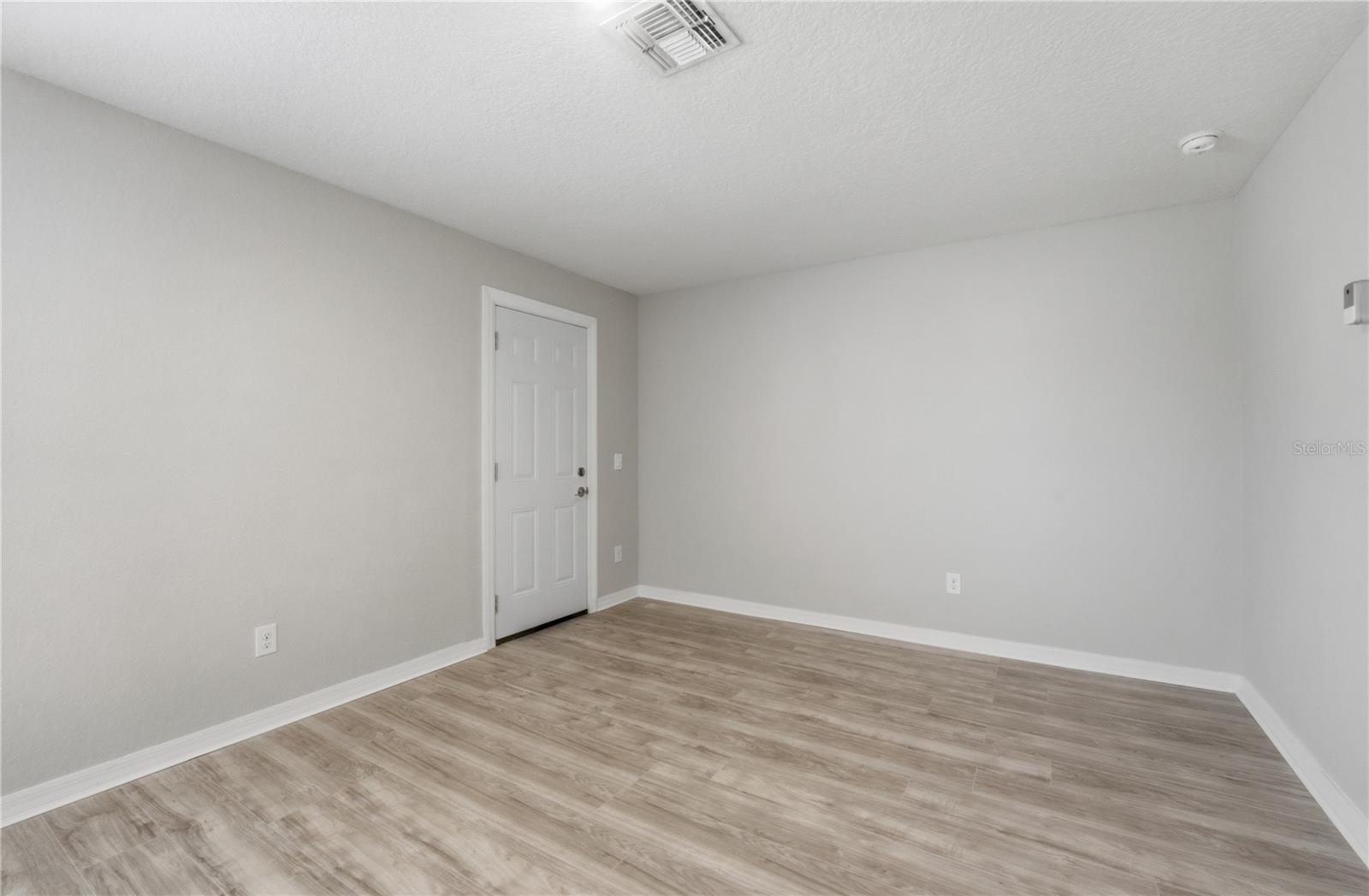 Image 33 of 47 For 4571 Calumet Drive