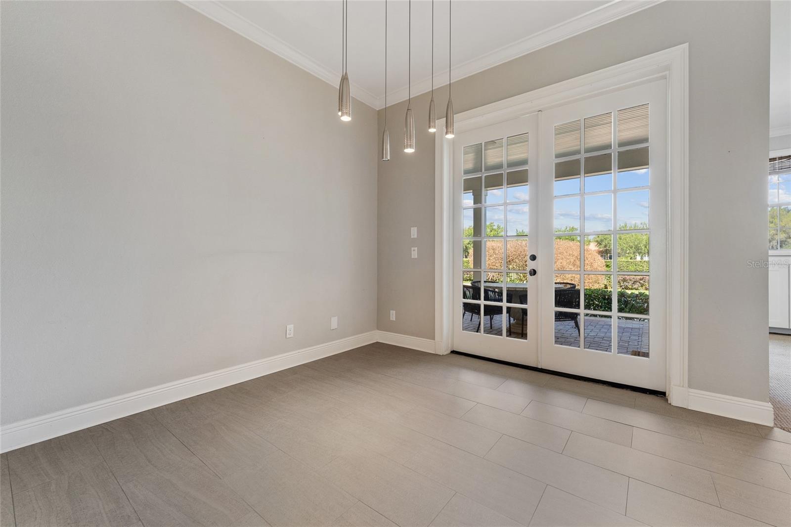 Image 11 of 47 For 6036 Greatwater Dr