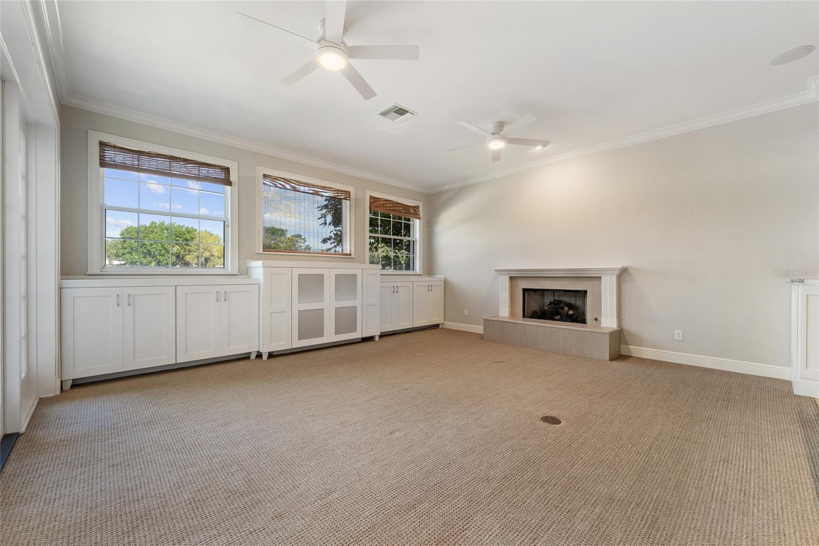 Image 12 of 47 For 6036 Greatwater Dr