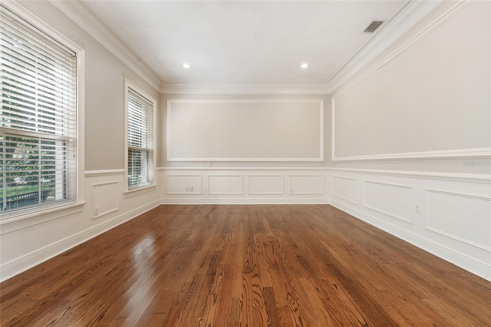 Image 17 of 47 For 6036 Greatwater Dr