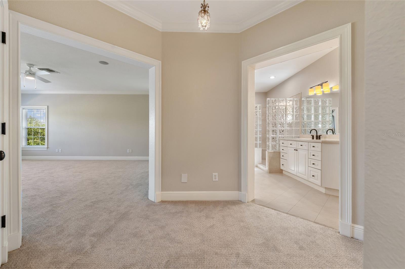 Image 22 of 47 For 6036 Greatwater Dr