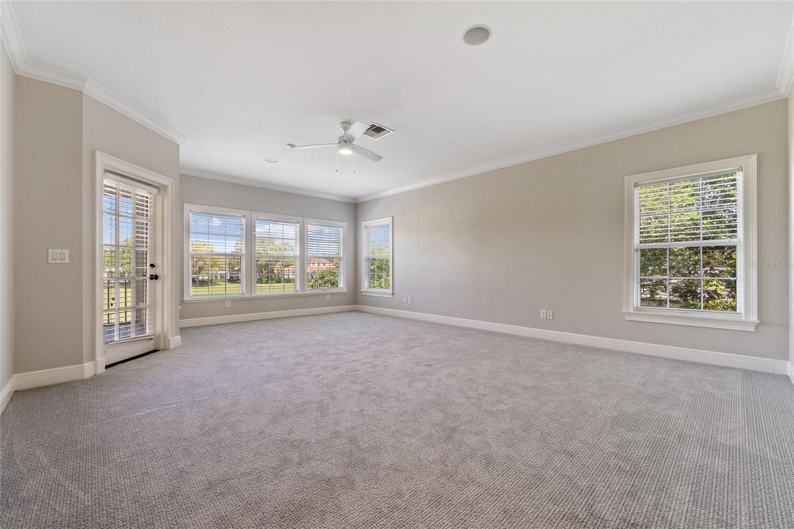 Image 23 of 47 For 6036 Greatwater Dr