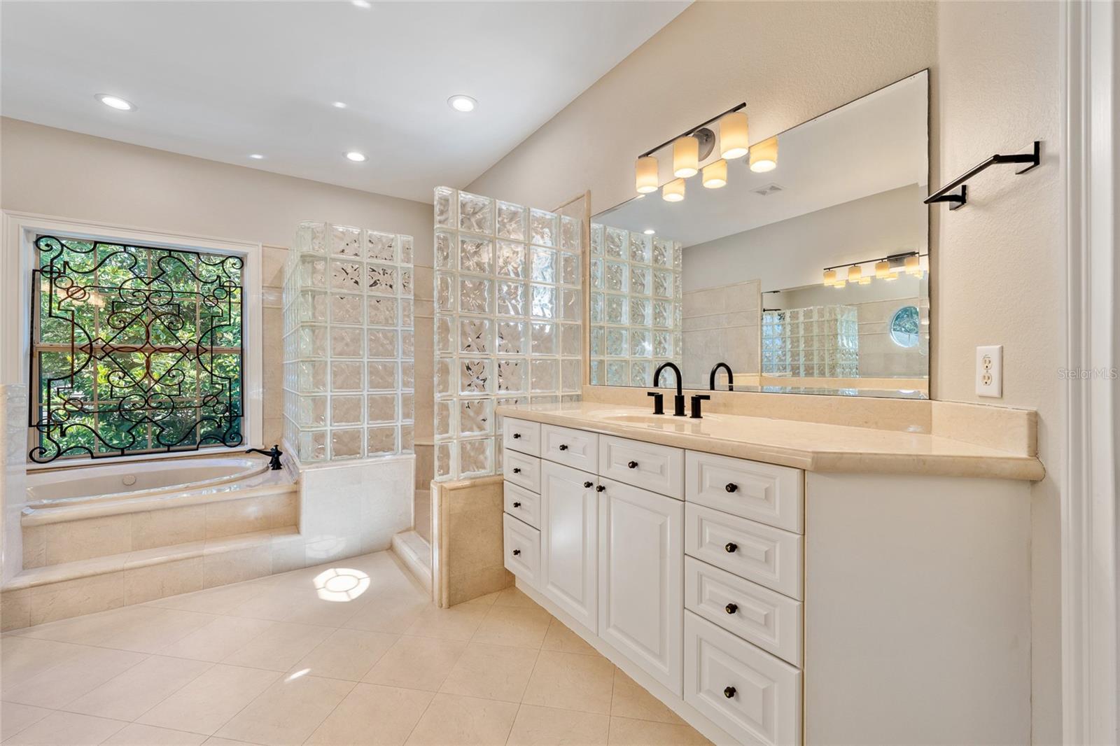 Image 25 of 47 For 6036 Greatwater Dr