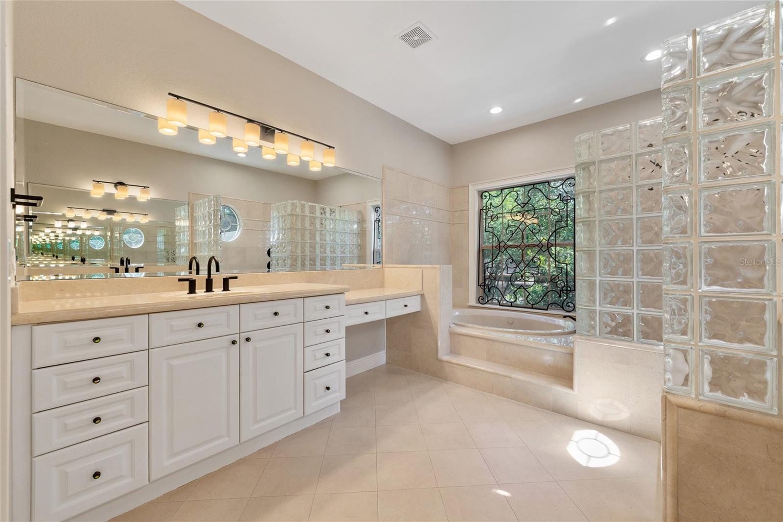 Image 26 of 47 For 6036 Greatwater Dr