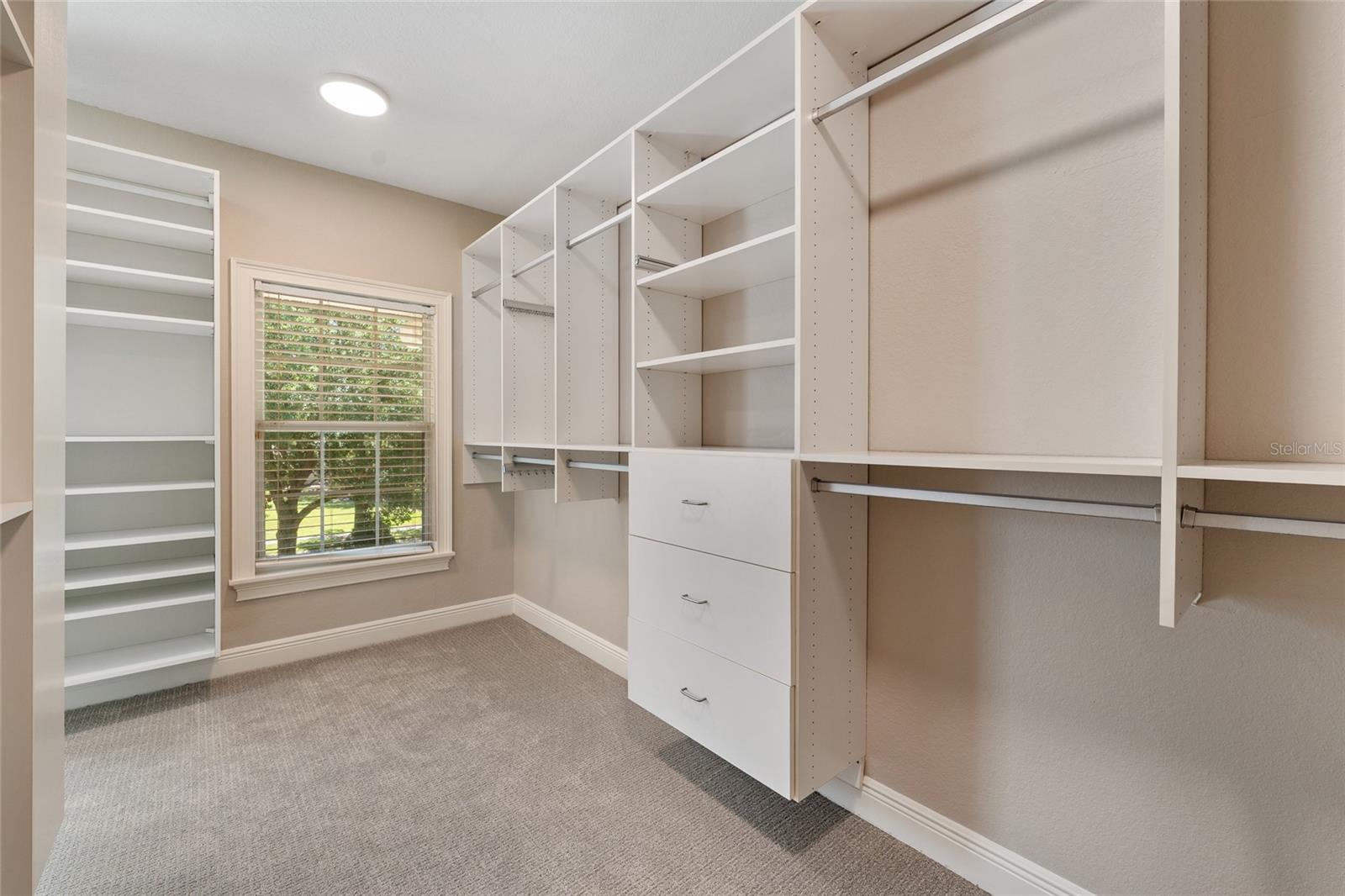 Image 27 of 47 For 6036 Greatwater Dr