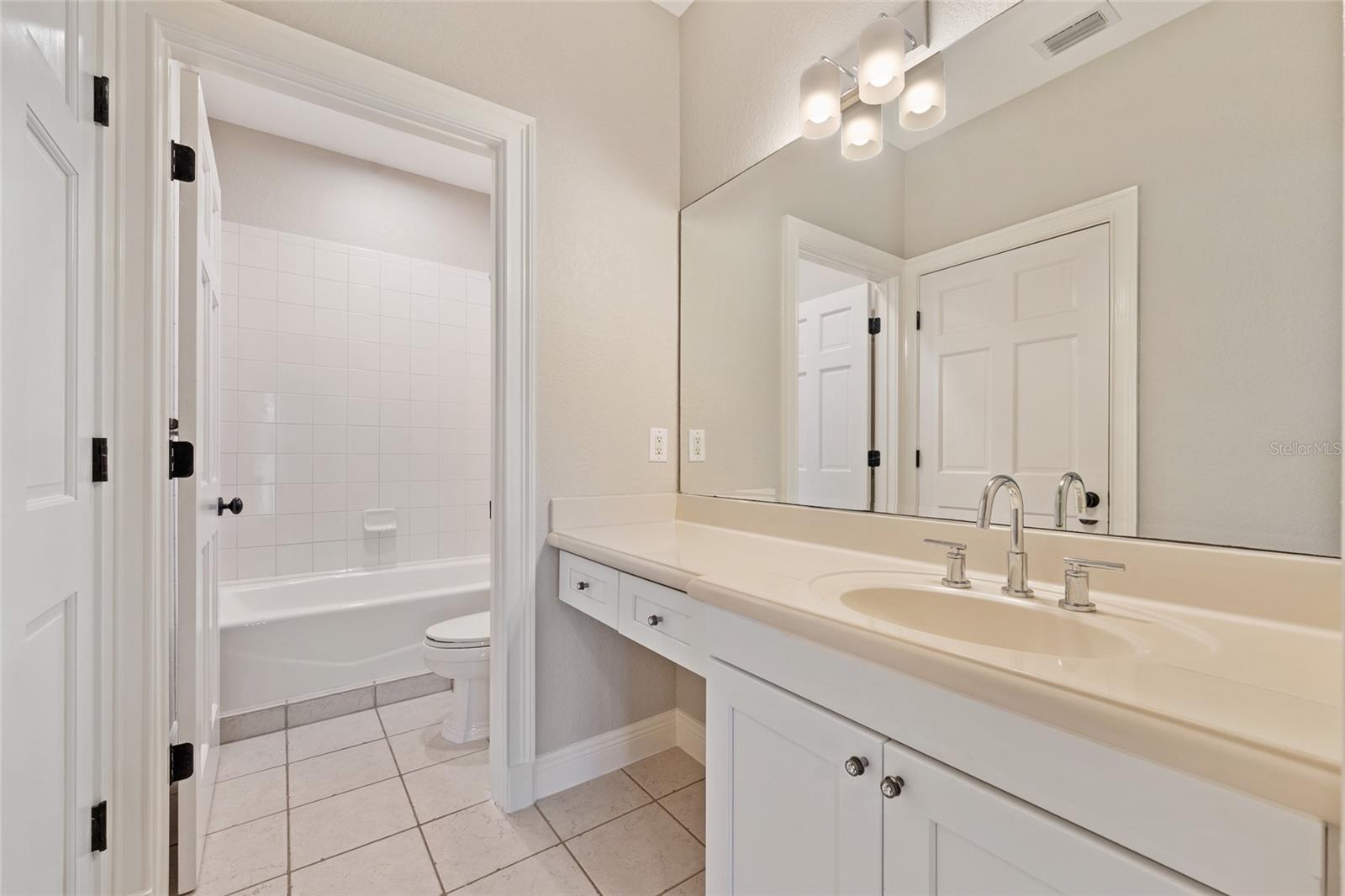 Image 34 of 47 For 6036 Greatwater Dr