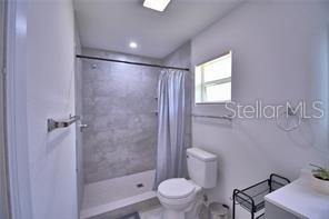 Image 13 of 28 For 2405 Roslyn Lane C