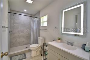 Image 16 of 28 For 2405 Roslyn Lane C