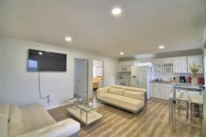 Image 3 of 28 For 2405 Roslyn Lane C