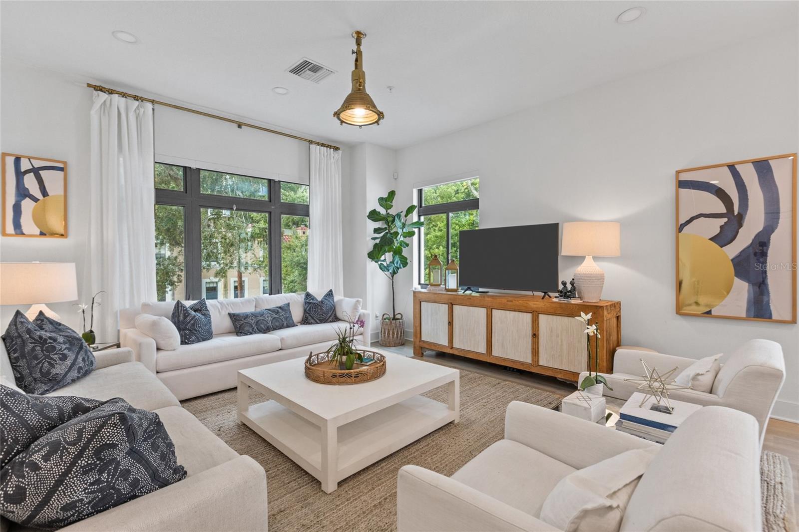 Image 2 of 18 For 218 Park Lake Street 8