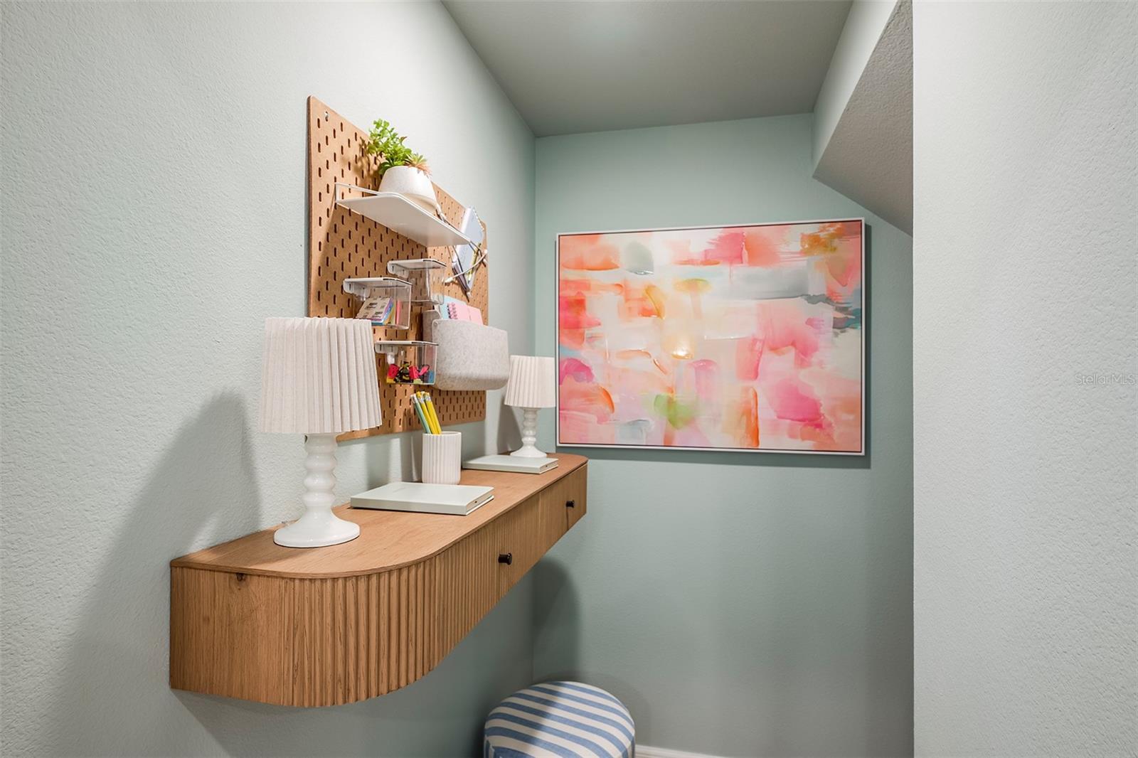 Image 6 of 19 For 686 Lola Lane