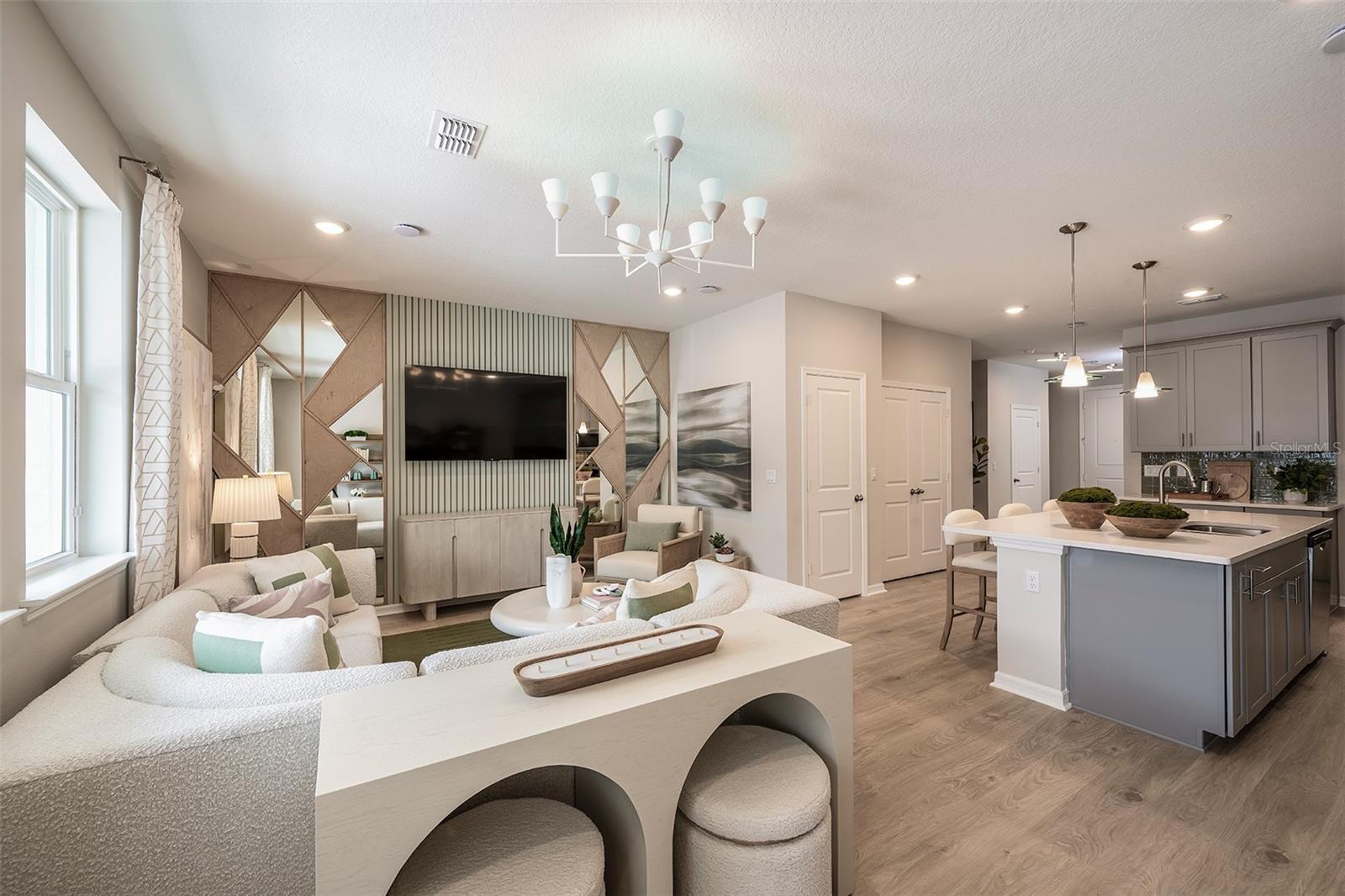 Image 7 of 19 For 686 Lola Lane