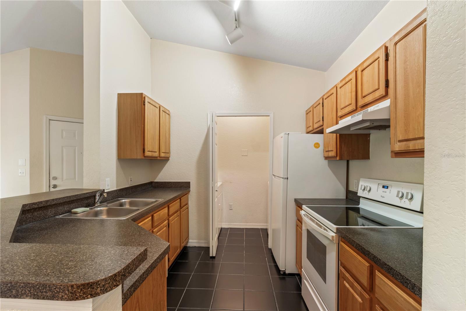 Image 3 of 10 For 6025 Westgate Drive 2533