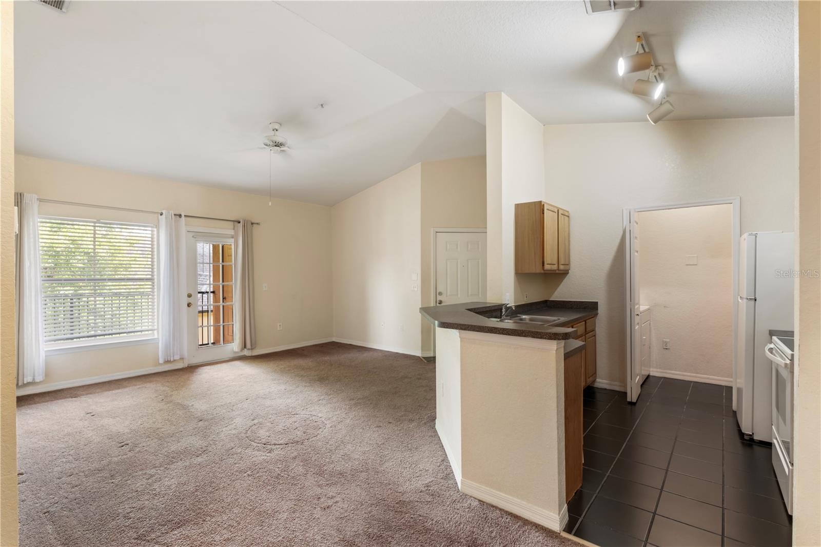 Image 4 of 10 For 6025 Westgate Drive 2533