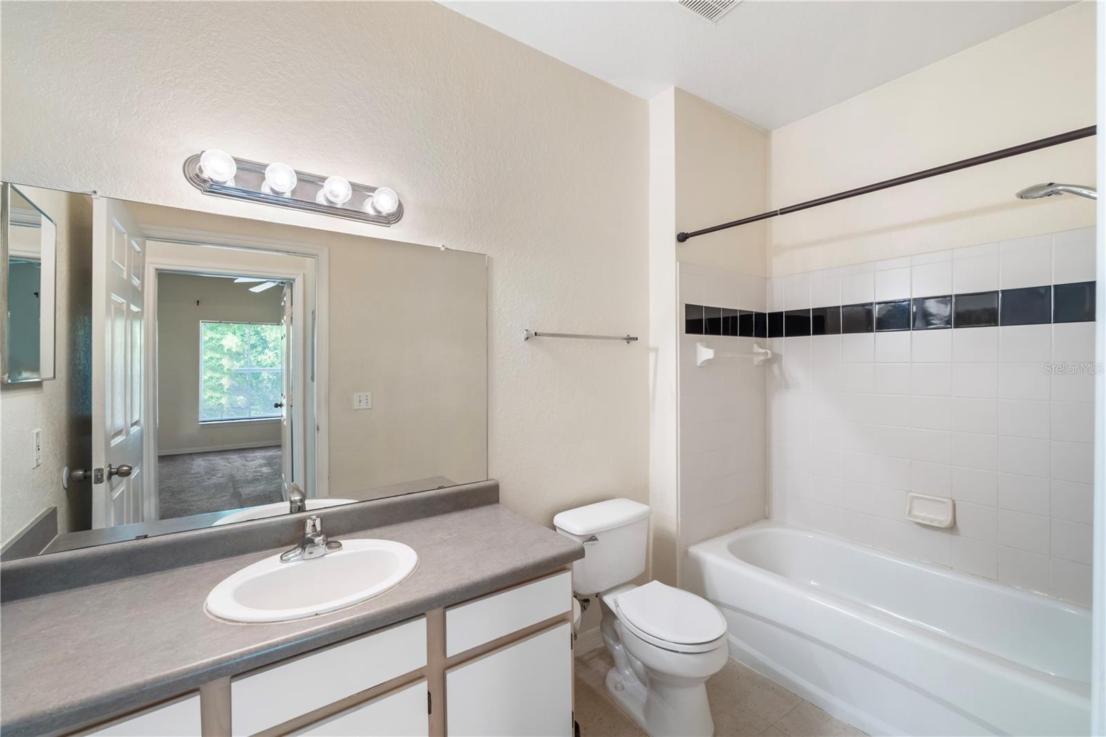 Image 9 of 10 For 6025 Westgate Drive 2533