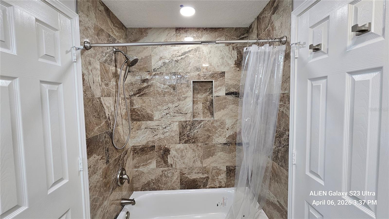 Image 19 of 29 For 2504 Grassy Point Drive 204