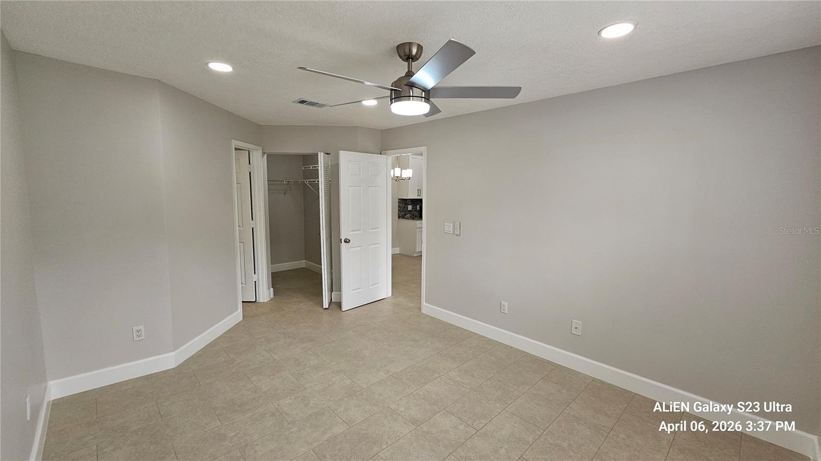 Image 21 of 29 For 2504 Grassy Point Drive 204