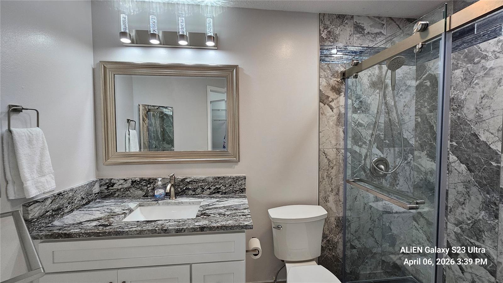 Image 23 of 29 For 2504 Grassy Point Drive 204