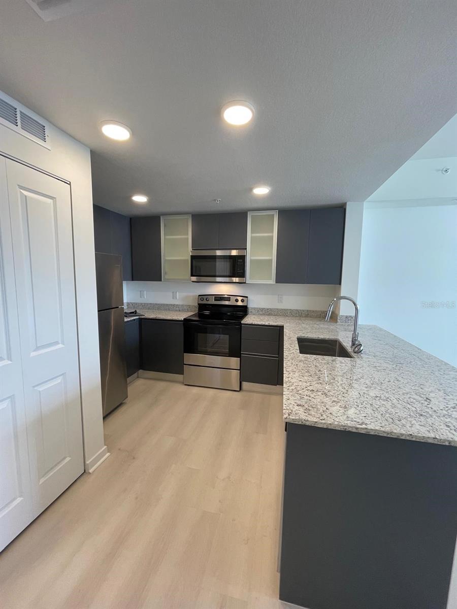 Image 7 of 17 For 5579 Millenia Boulevard 319