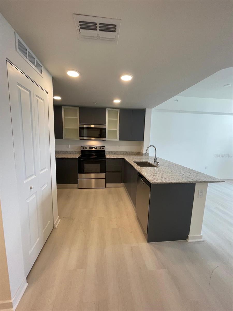 Image 8 of 17 For 5579 Millenia Boulevard 319