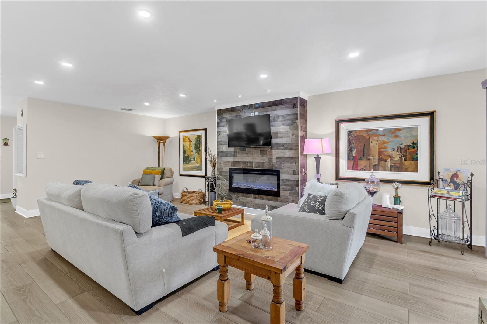 Image 14 of 38 For 10764 Wharton Court