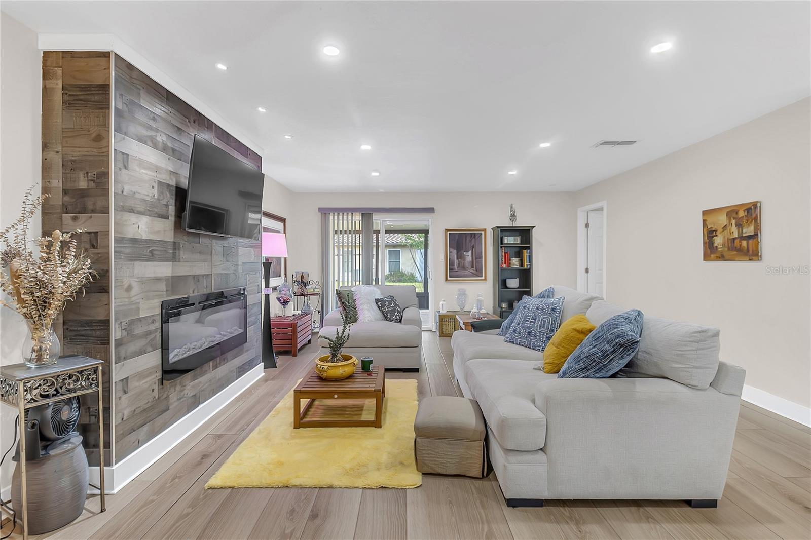 Image 4 of 38 For 10764 Wharton Court