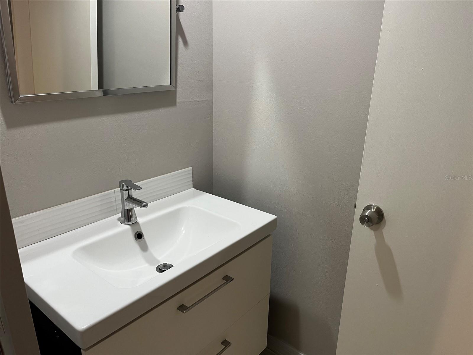 Image 10 of 20 For 5361 Elm Court 330