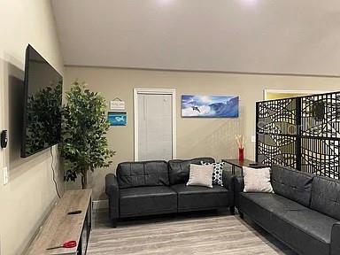 Image 28 of 33 For 1030 Green Pine Boulevard G