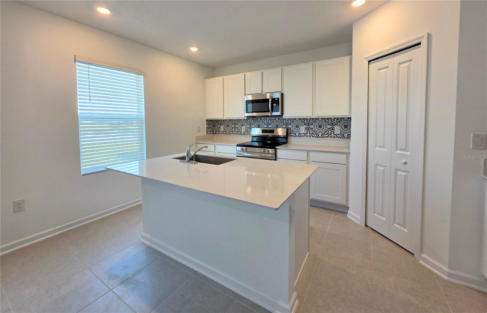 Image 4 of 37 For 5126 Magnolia Palm Drive