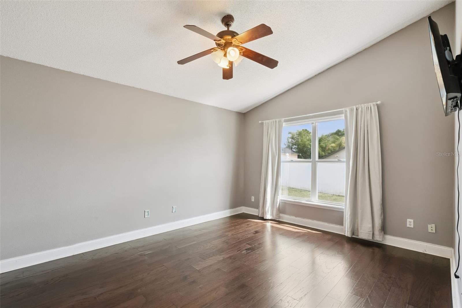 Image 18 of 36 For 1581 Silhouette Drive