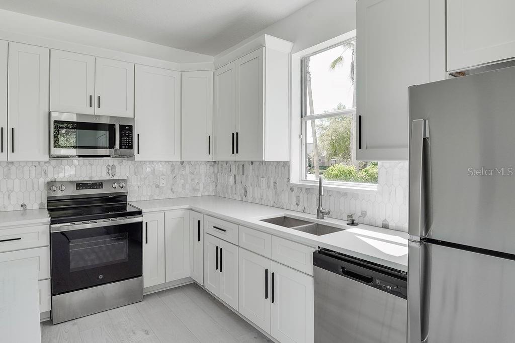 Image 10 of 38 For 14927 Faversham Circle