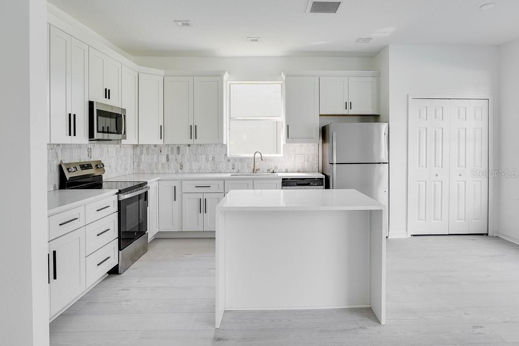 Image 11 of 38 For 14927 Faversham Circle