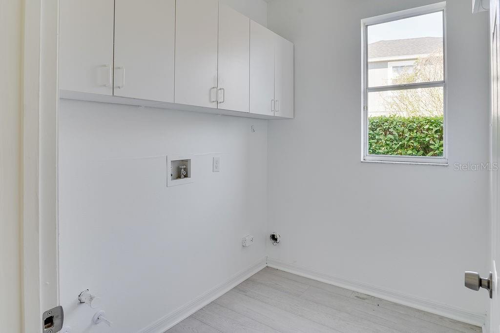 Image 16 of 38 For 14927 Faversham Circle