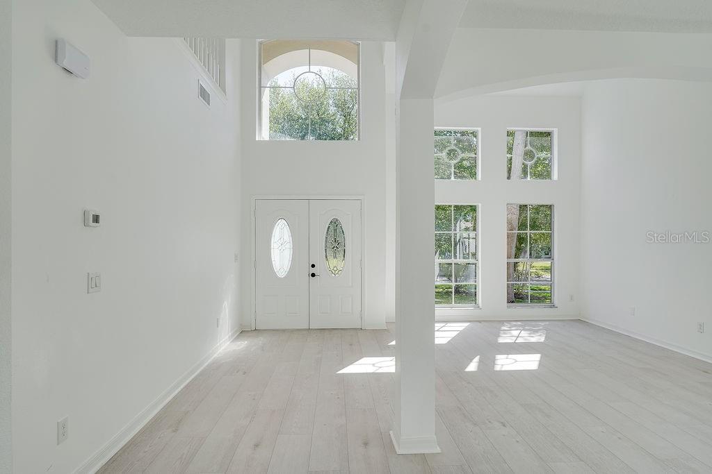 Image 3 of 38 For 14927 Faversham Circle