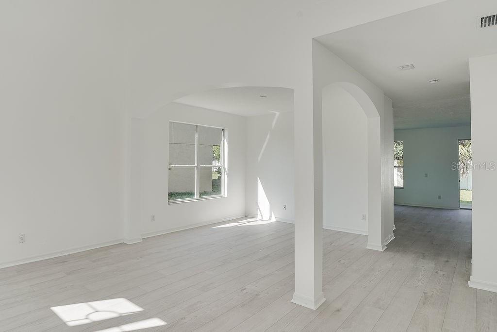 Image 4 of 38 For 14927 Faversham Circle