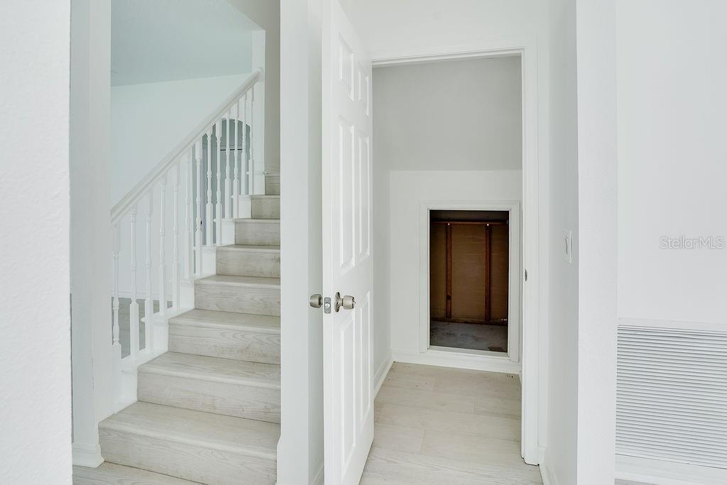 Image 6 of 38 For 14927 Faversham Circle