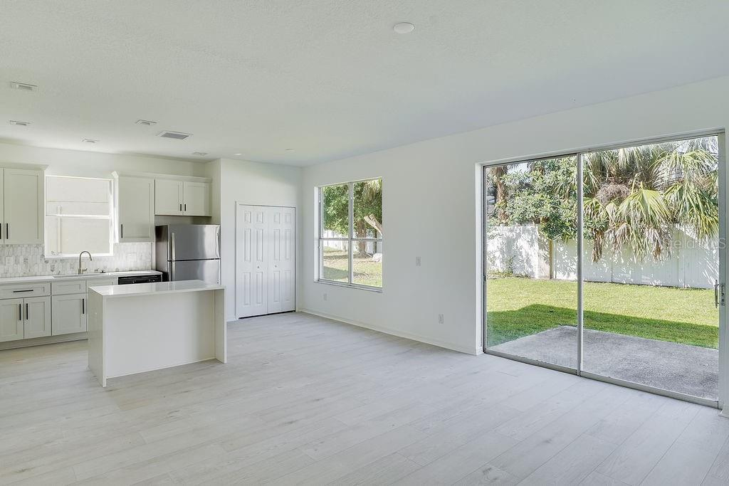 Image 8 of 38 For 14927 Faversham Circle