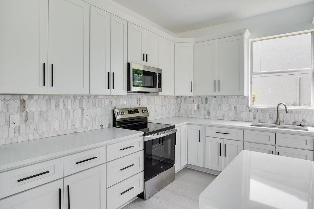 Image 9 of 38 For 14927 Faversham Circle