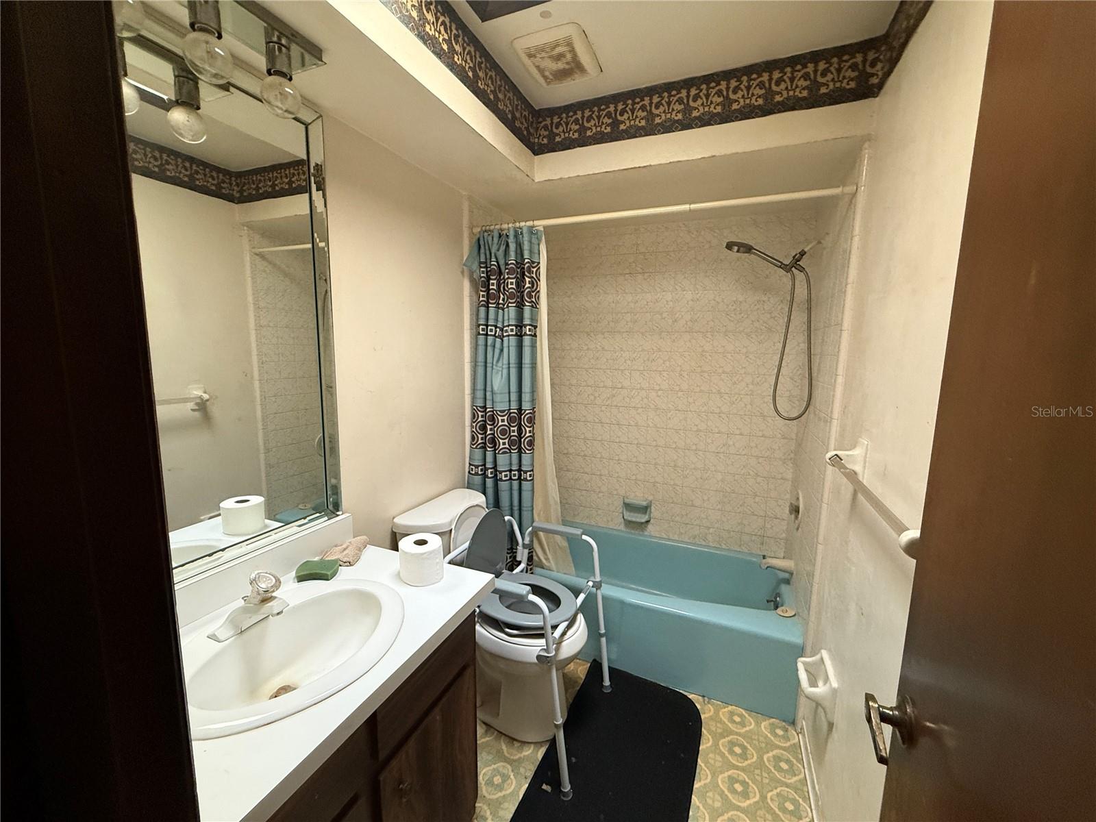 Image 19 of 21 For 3412 Lake Stanley Road