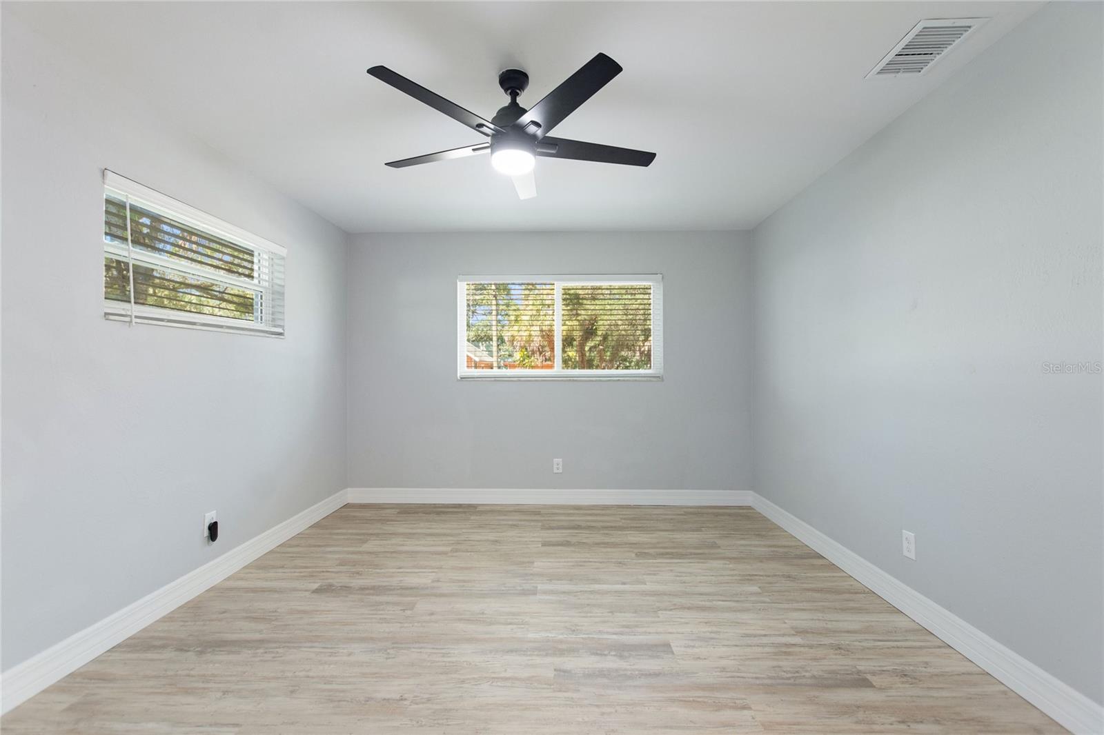 Image 7 of 22 For 5122 24th Avenue S