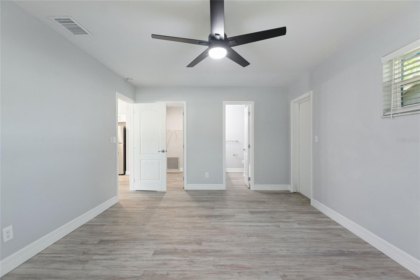 Image 8 of 22 For 5122 24th Avenue S