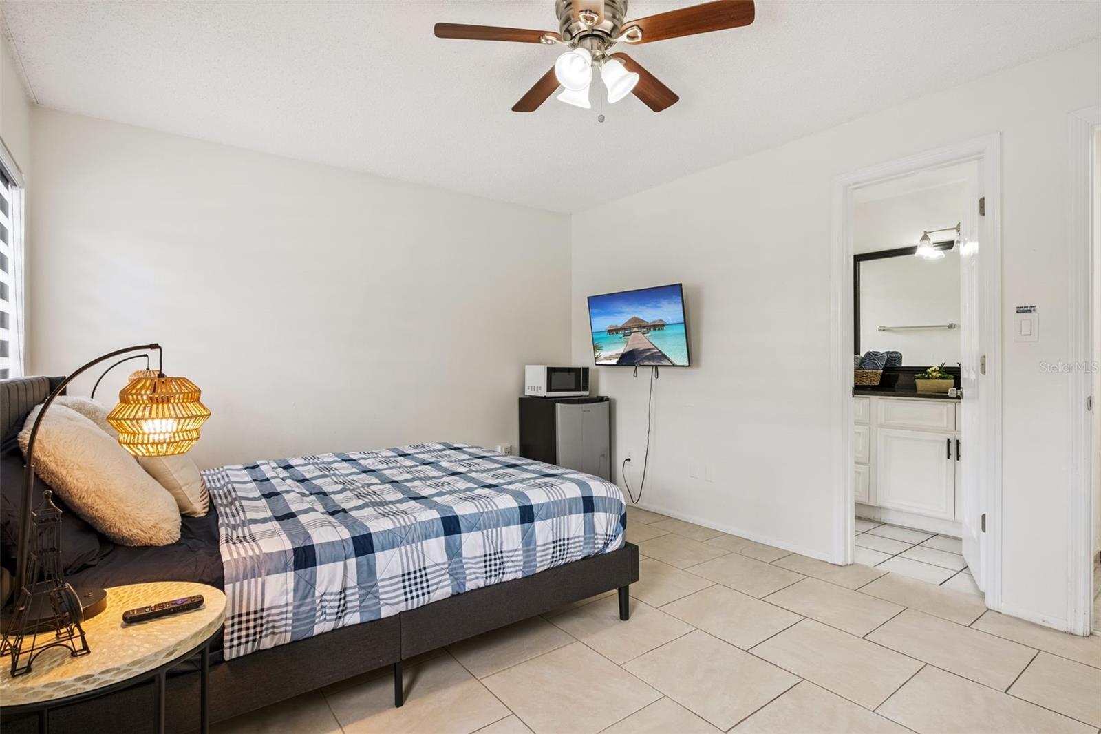 Image 18 of 46 For 8453 Mattituck Circle